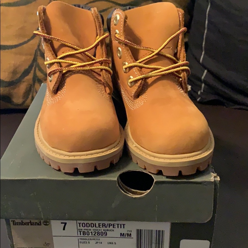 BNIB toddler Timberland boots, wheat, sz 7